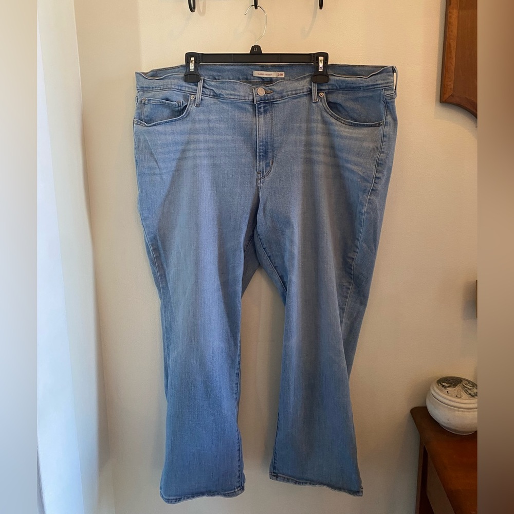 levi’s light wash straight leg  size 24